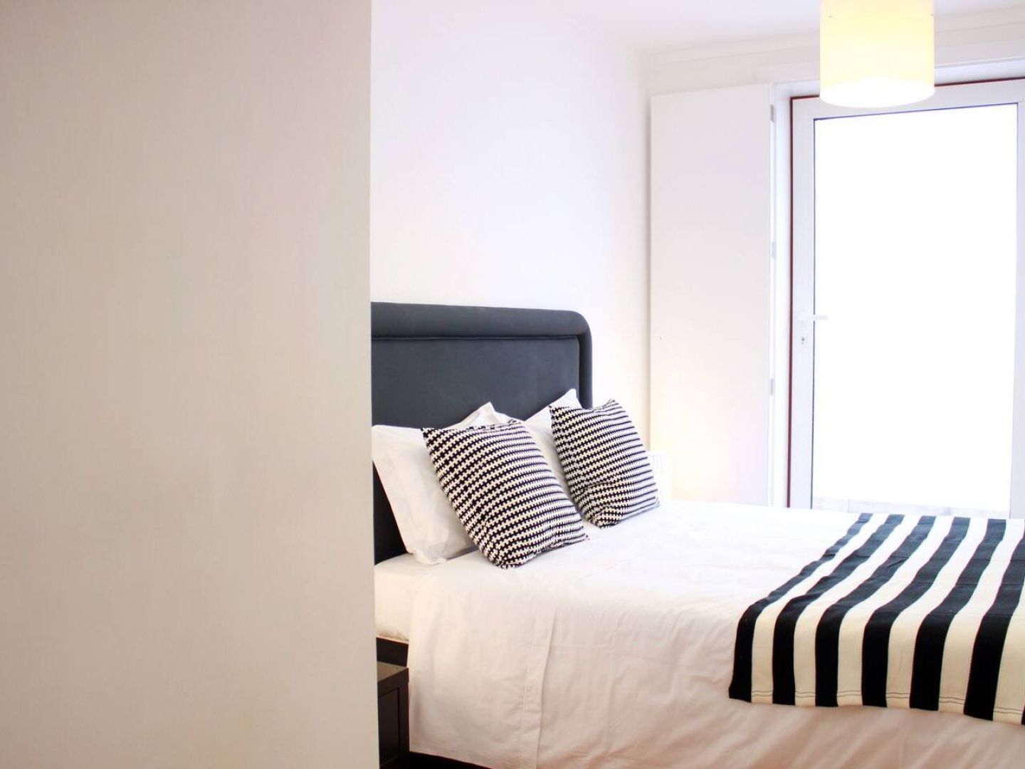 Joivy Modern 1-Bed Apt With Terrace, Moments From Sao Bento Palace Лиссабон Экстерьер фото